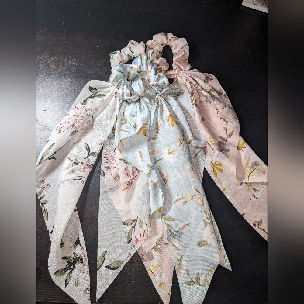 scrunchie with ribbons
